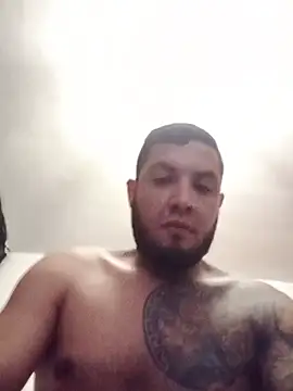 Snapshot of Juanluigui04 chatting on June 30, 2026, 2:01 am Juanluigui04 online show from June 30, 2026, 2:01 am