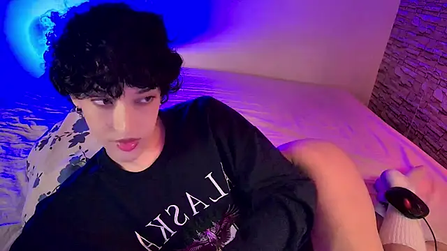 Snapshot of xFemboyToy chatting on July 4, 2026, 12:17 am xFemboyToy online show from July 4, 2026, 12:17 am