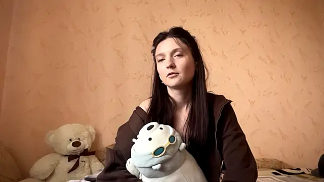 RonnaFalbo online show from June 15, 2026, 1:02 pm