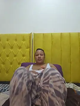 Snapshot of THICKCHARMAxxx28 chatting on June 15, 2026, 8:33 pm THICKCHARMAxxx28 online show from June 15, 2026, 8:33 pm