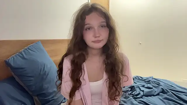 Snapshot of Ela_Wish chatting on July 5, 2026, 7:21 pm Ela Wish online show from July 5, 2026, 7:21 pm