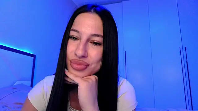 Snapshot of delly_llove chatting on June 17, 2026, 7:59 pm delly llove online show from June 17, 2026, 7:59 pm