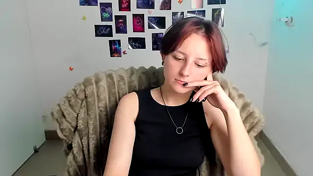 Dilara Kiss  online show from July 29, 2026, 11:25 pm