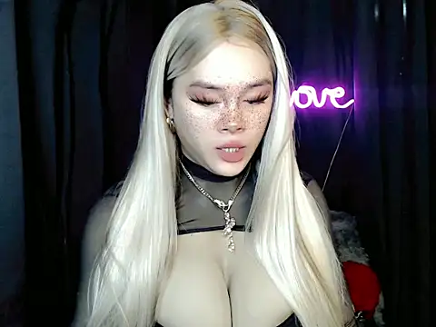 Snapshot of ExpensiveTiffanyxx chatting on July 3, 2026, 12:00 pm ExpensiveTiffanyxx online show from July 3, 2026, 12:00 pm