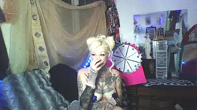 Snapshot of in_my_bunny chatting on July 28, 2026, 6:09 am in my bunny online show from July 28, 2026, 6:09 am