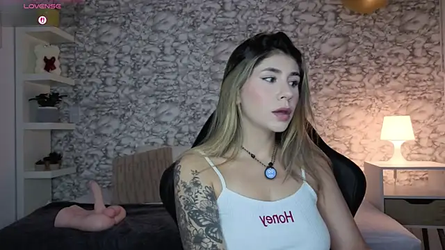 Snapshot of Isabella_Bliss chatting on July 29, 2026, 9:46 pm Isabella Bliss online show from July 29, 2026, 9:46 pm