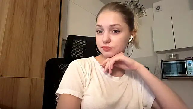 EveryoneEve online show from July 22, 2026, 8:50 am