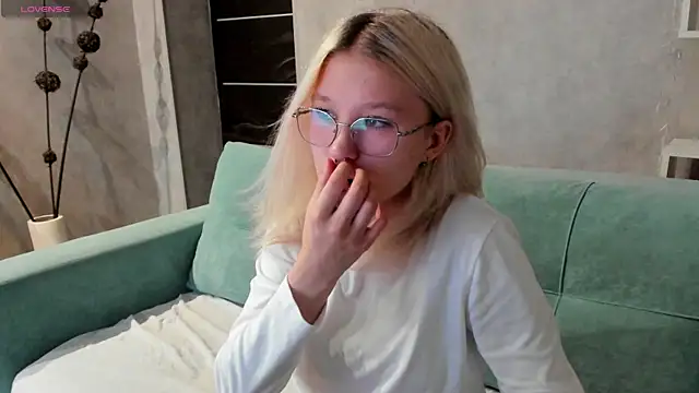 Snapshot of Nika-Smith chatting on August 7, 2026, 9:22 am Nika-Smith online show from August 7, 2026, 9:22 am