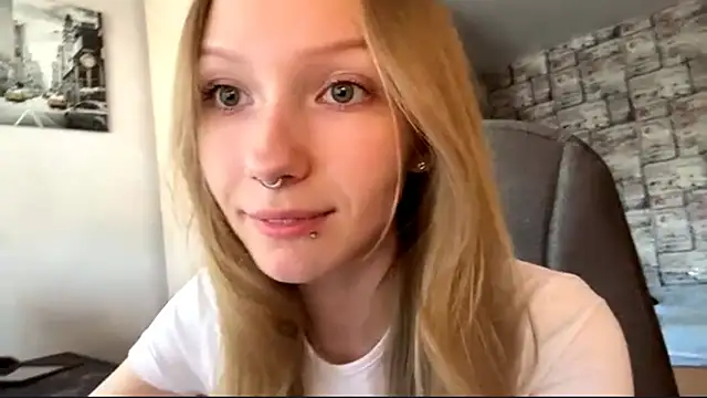 Snapshot of BivalentFalloff chatting on June 20, 2026, 5:10 am BivalentFalloff online show from June 20, 2026, 5:10 am