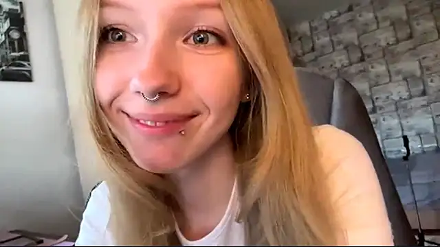 Snapshot of BivalentFalloff chatting on June 27, 2026, 5:12 am BivalentFalloff online show from June 27, 2026, 5:12 am
