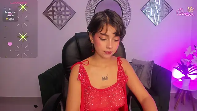 Snapshot of Honeyy_Taylor chatting on June 24, 2026, 12:48 pm Honeyy Taylor online show from June 24, 2026, 12:48 pm