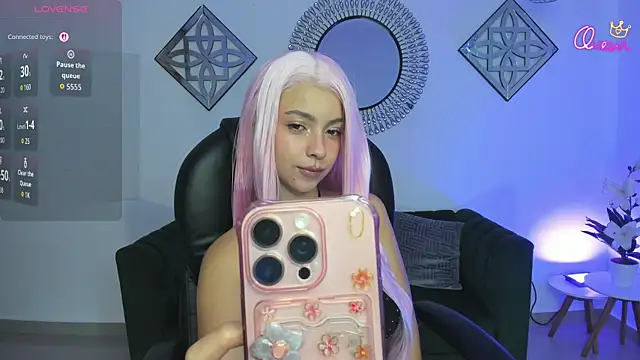 Snapshot of Honeyy_Taylor chatting on July 23, 2026, 12:47 pm Honeyy Taylor online show from July 23, 2026, 12:47 pm