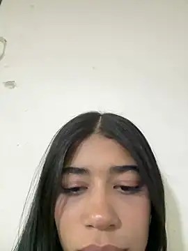 Snapshot of Jazminn_01 chatting on August 2, 2026, 2:32 am Jazminn 01 online show from August 2, 2026, 2:32 am