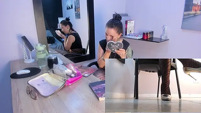 Snapshot of Greta_Borbon_ chatting on July 13, 2026, 1:25 pm Greta Borbon online show from July 13, 2026, 1:25 pm