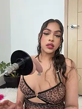 MilaHank online show from July 8, 2026, 3:49 pm