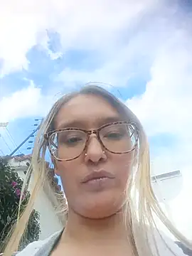 Snapshot of karla-giraldo1 chatting on July 24, 2026, 2:04 pm karla-giraldo1 online show from July 24, 2026, 2:04 pm