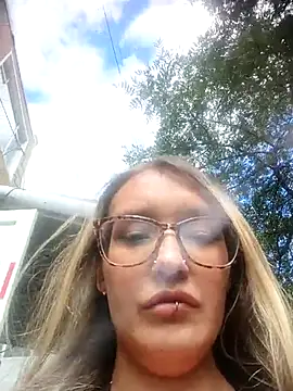 Snapshot of karla-giraldo1 chatting on July 25, 2026, 7:55 pm karla-giraldo1 online show from July 25, 2026, 7:55 pm