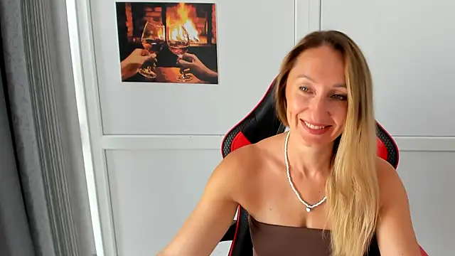 Snapshot of LilyDreamm chatting on August 6, 2026, 6:59 am LilyDreamm online show from August 6, 2026, 6:59 am