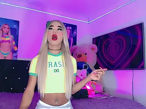 Snapshot of HeidiVanessa chatting on June 19, 2026, 1:54 am HeidiVanessa online show from June 19, 2026, 1:54 am