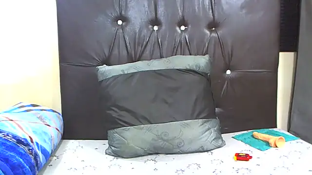 Teaser34 online show from July 25, 2026, 9:12 pm