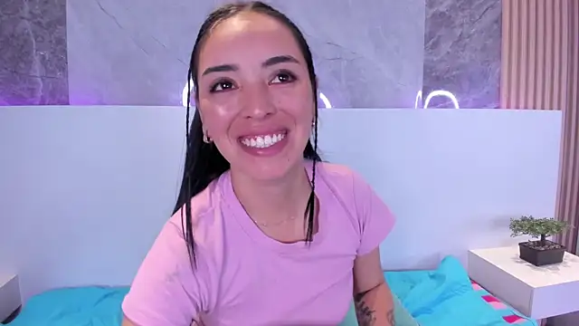 Snapshot of Violeta_Harlow chatting on July 13, 2026, 8:55 pm Violeta Harlow online show from July 13, 2026, 8:55 pm
