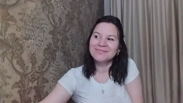 Snapshot of Lauralison chatting on July 13, 2026, 8:11 pm Lauralison online show from July 13, 2026, 8:11 pm