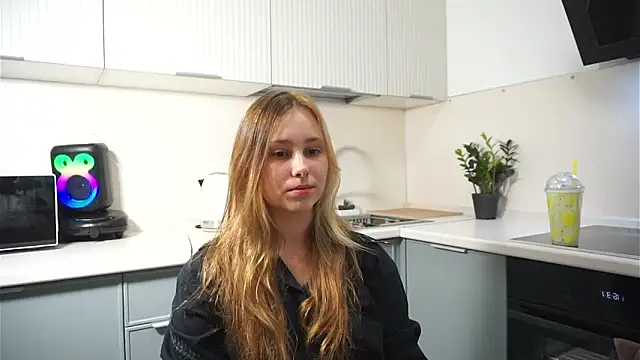 RikkiSmollee online show from July 27, 2026, 8:16 pm