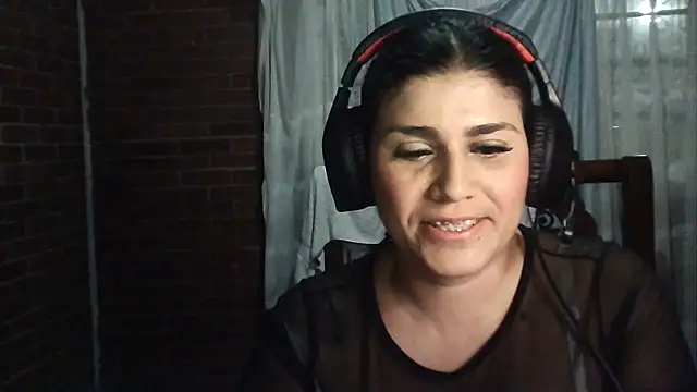 Snapshot of CarolinaMoretti chatting on July 14, 2026, 3:55 am CarolinaMoretti online show from July 14, 2026, 3:55 am
