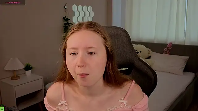 LiliTiny online show from July 18, 2026, 2:16 am