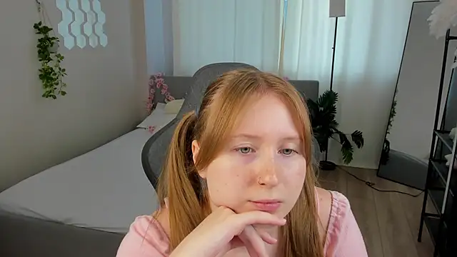 LiliTiny online show from July 27, 2026, 8:21 am