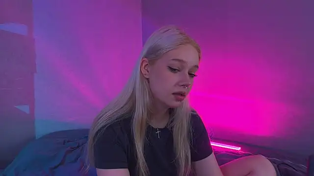 Snapshot of MichelleMargiela chatting on June 30, 2026, 3:29 am MichelleMargiela online show from June 30, 2026, 3:29 am