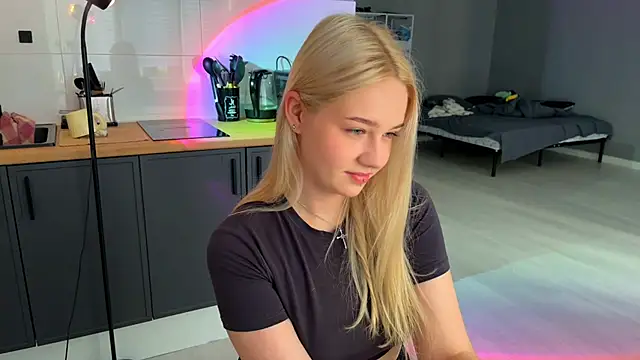 Snapshot of MichelleMargiela chatting on July 18, 2026, 2:16 am MichelleMargiela online show from July 18, 2026, 2:16 am
