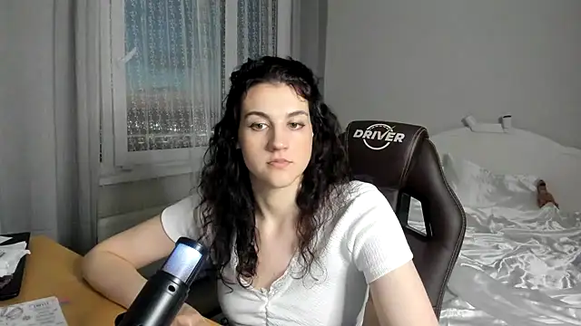 Avelinatt online show from July 16, 2026, 9:21 pm
