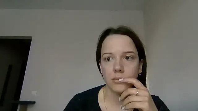 Snapshot of Nivella chatting on June 22, 2026, 12:02 pm Nivella online show from June 22, 2026, 12:02 pm