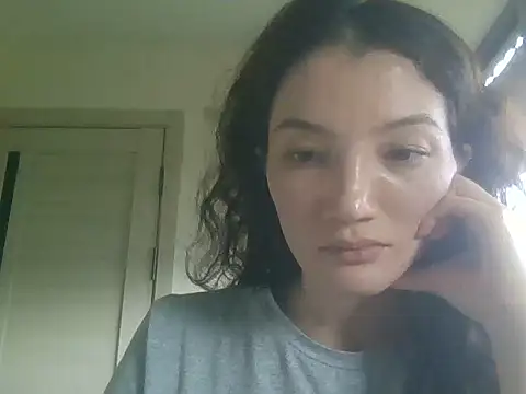 Snapshot of Calenyagi chatting on June 29, 2026, 12:27 pm Calenyagi online show from June 29, 2026, 12:27 pm