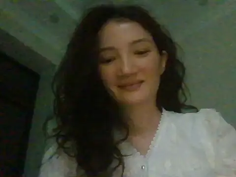 Snapshot of Calenyagi chatting on July 21, 2026, 5:26 pm Calenyagi online show from July 21, 2026, 5:26 pm