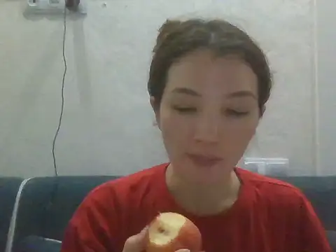 Snapshot of Calenyagi chatting on July 25, 2026, 2:47 pm Calenyagi online show from July 25, 2026, 2:47 pm