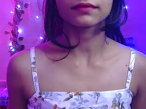 Snapshot of Yours-Zoya chatting on August 2, 2026, 4:55 am Yours-Zoya online show from August 2, 2026, 4:55 am