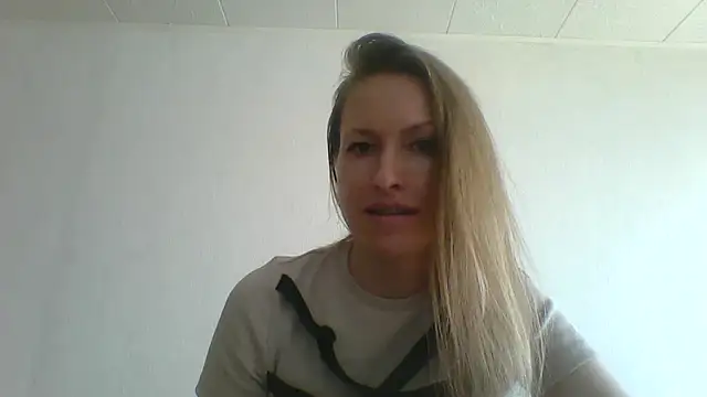 Snapshot of Nimetta chatting on July 7, 2026, 10:52 am Nimetta online show from July 7, 2026, 10:52 am
