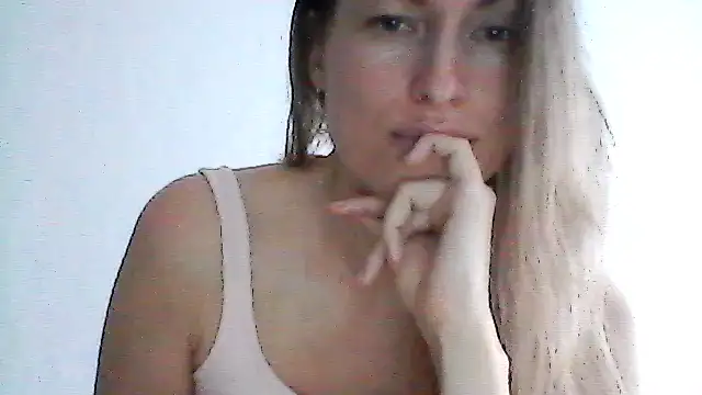 Snapshot of Nimetta chatting on August 2, 2026, 9:41 am Nimetta online show from August 2, 2026, 9:41 am