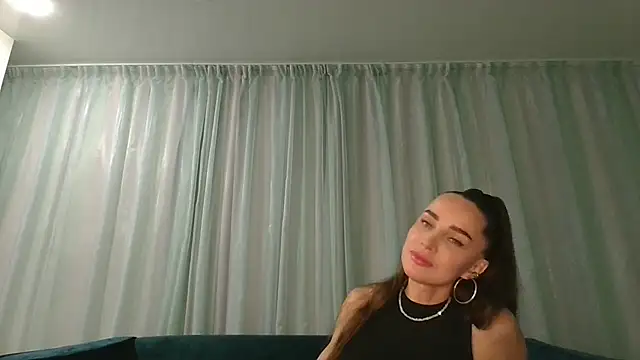 Zorelia online show from June 25, 2026, 8:02 pm