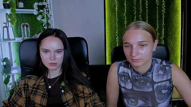 Snapshot of vanesa_lux chatting on July 7, 2026, 5:54 am vanesa lux online show from July 7, 2026, 5:54 am