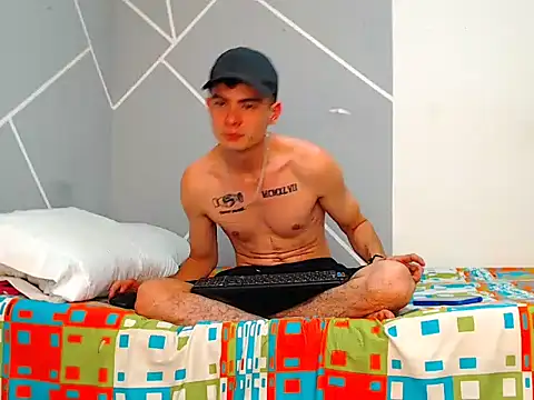 Snapshot of Zac_Efront chatting on July 13, 2026, 2:53 pm Zac Efront online show from July 13, 2026, 2:53 pm
