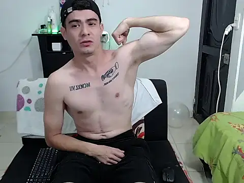Snapshot of Zac_Efront chatting on July 20, 2026, 4:20 pm Zac Efront online show from July 20, 2026, 4:20 pm