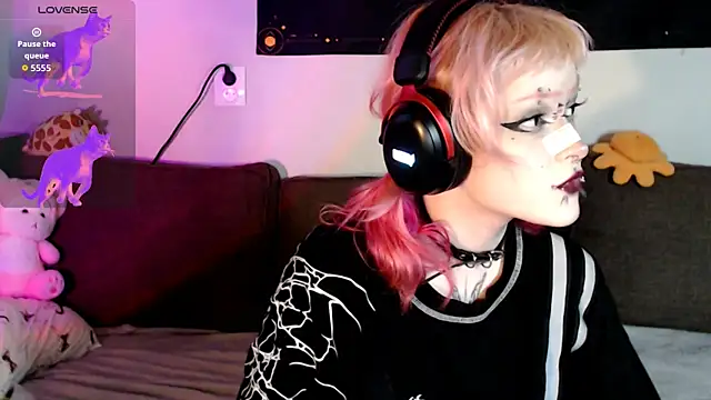 Snapshot of meow_nicole chatting on July 5, 2026, 6:59 pm meow nicole online show from July 5, 2026, 6:59 pm