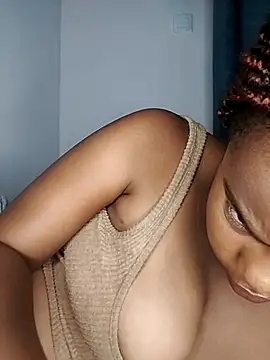Snapshot of CurvyCharmsTush chatting on June 24, 2026, 12:31 am CurvyCharmsTush online show from June 24, 2026, 12:31 am