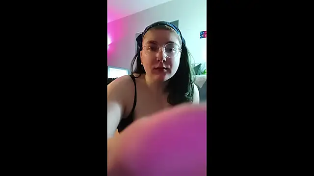 starfucker420XO online show from July 24, 2026, 7:28 am