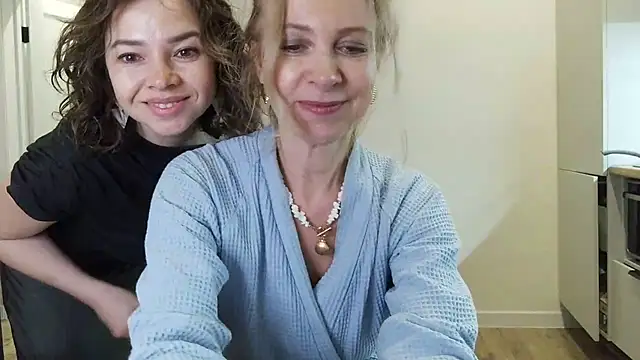 Snapshot of Selenneh chatting on July 13, 2026, 7:16 pm Selenneh online show from July 13, 2026, 7:16 pm