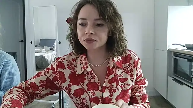 Snapshot of Selenneh chatting on July 16, 2026, 4:02 pm Selenneh online show from July 16, 2026, 4:02 pm