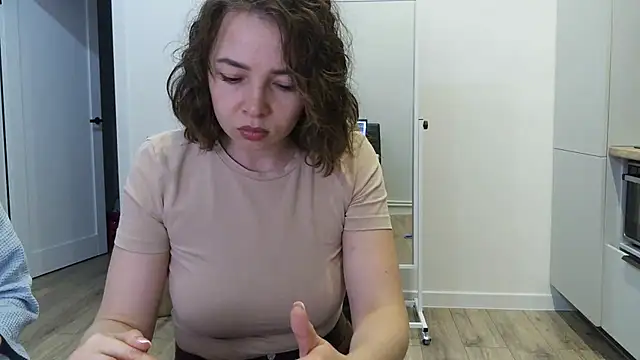 Snapshot of Selenneh chatting on July 17, 2026, 6:35 pm Selenneh online show from July 17, 2026, 6:35 pm